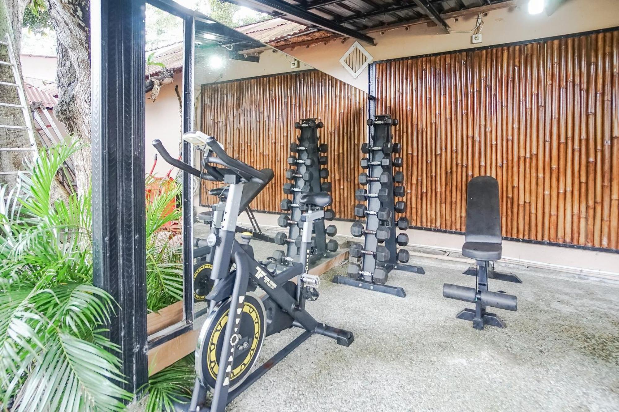 ホテル Kampung 168 ジンバラン エクステリア 写真