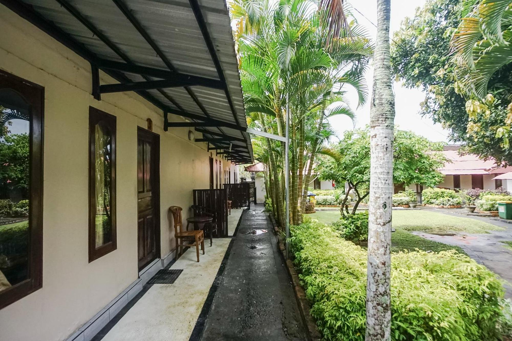 ホテル Kampung 168 ジンバラン エクステリア 写真