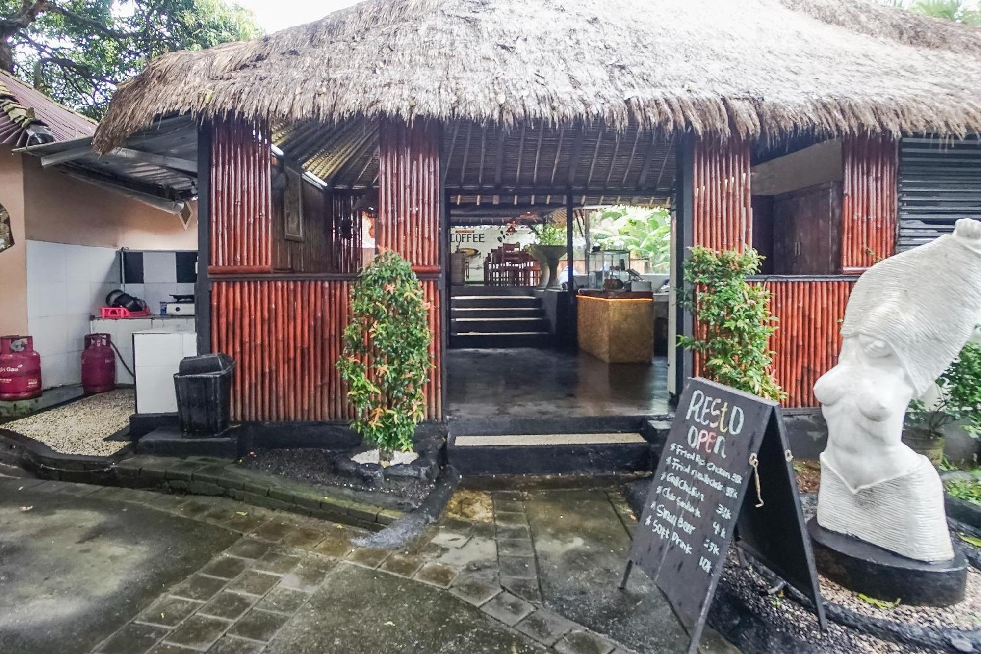 ホテル Kampung 168 ジンバラン エクステリア 写真