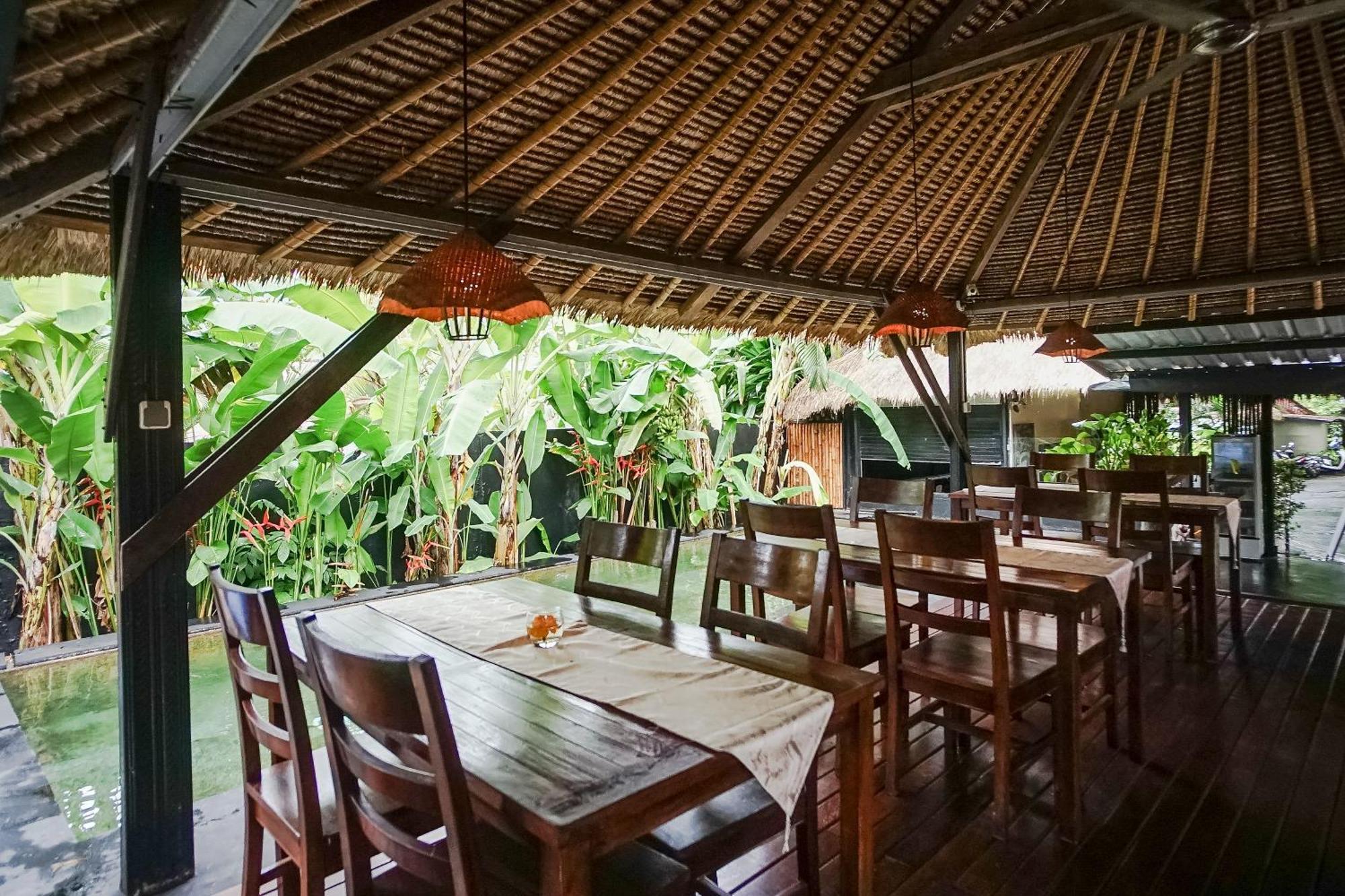 ホテル Kampung 168 ジンバラン エクステリア 写真