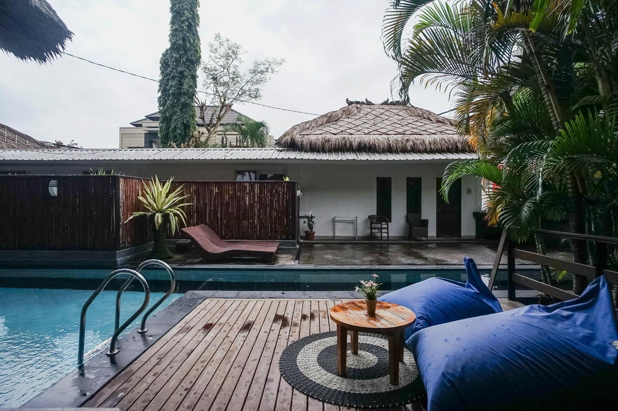 ホテル Kampung 168 ジンバラン エクステリア 写真